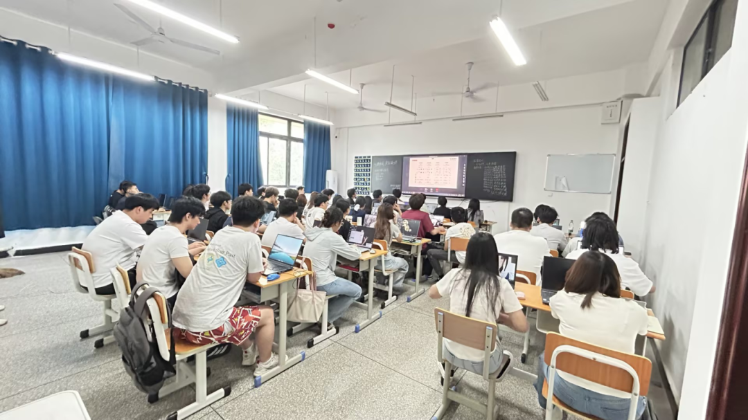 誉天教育-武汉誉天与湖北职院1300+学生鸿蒙技术普及活动纪实.png 誉天教育-武汉誉天与湖北职院1300+学生鸿蒙技术普及活动纪实.png
